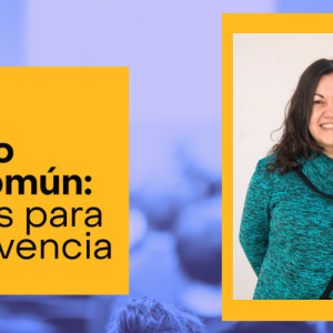 Foto de Bárbara Flores. Al lado derecho se lee el nombre de la conferencia.