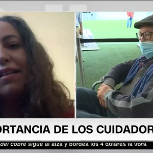 Foto de Claudia Miranda en entrevista por televisión en CNN Chile.