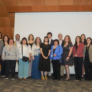 Visita panel más voceros